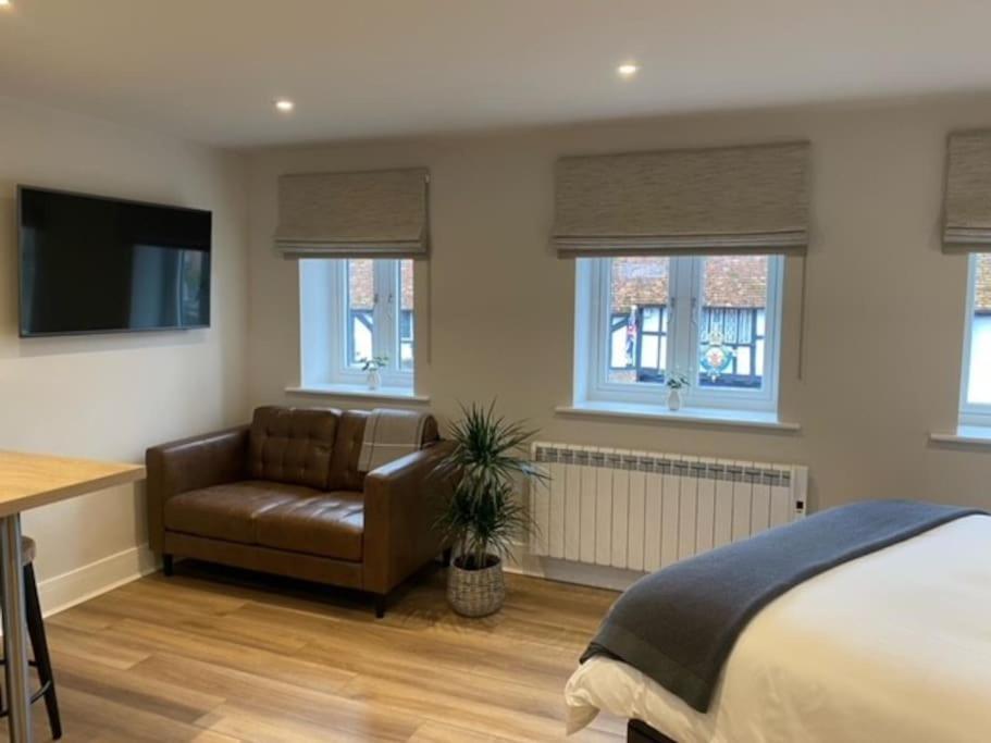 New Modern Studio Apartment Near To City Centre Salisbury Exterior foto